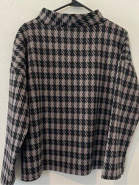 Ann Taylor Factory Black & Taupe Houndstooth Knit Top